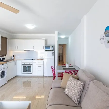 Oceanview Tamara With Pool شقة